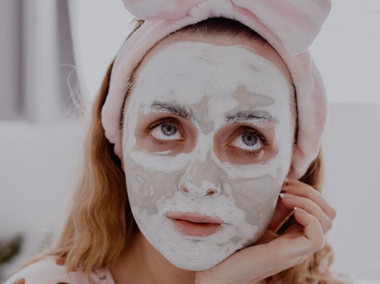 Czy maseczka z aspiryny działa? Kosmetolog wyjaśnia