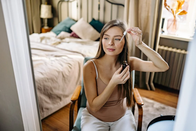 Dziewczyna, która wie, jak ważne są składniki w kosmetykach