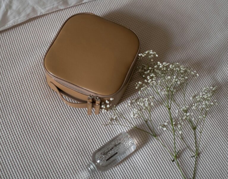 Beżowa torebka kosmetolożki